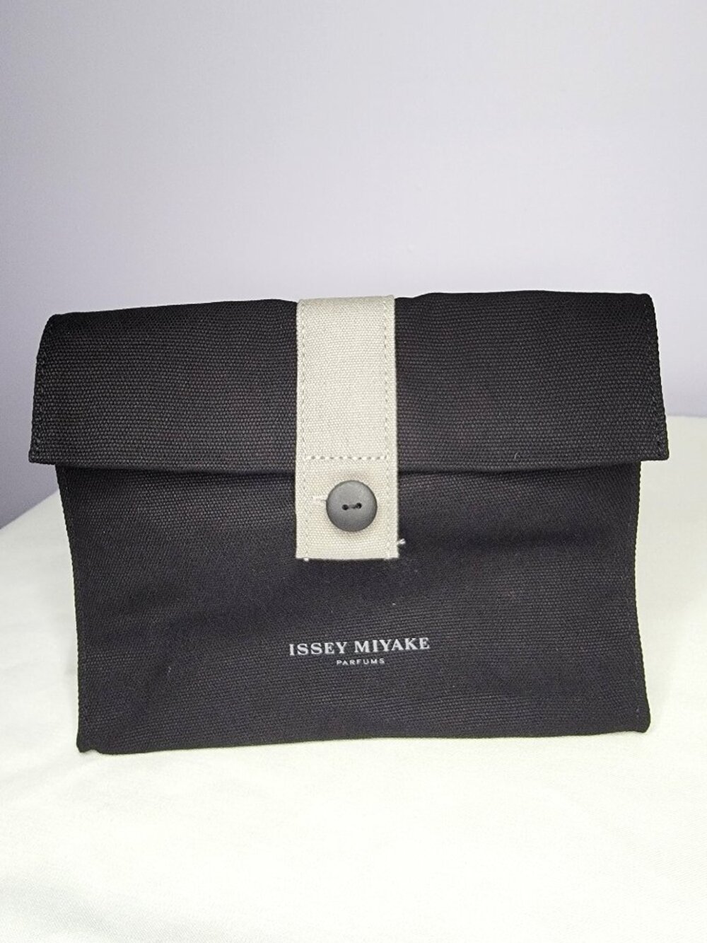 Issey Miyake Parfums Men's Travel Grooming Set - Picture 2 of 6